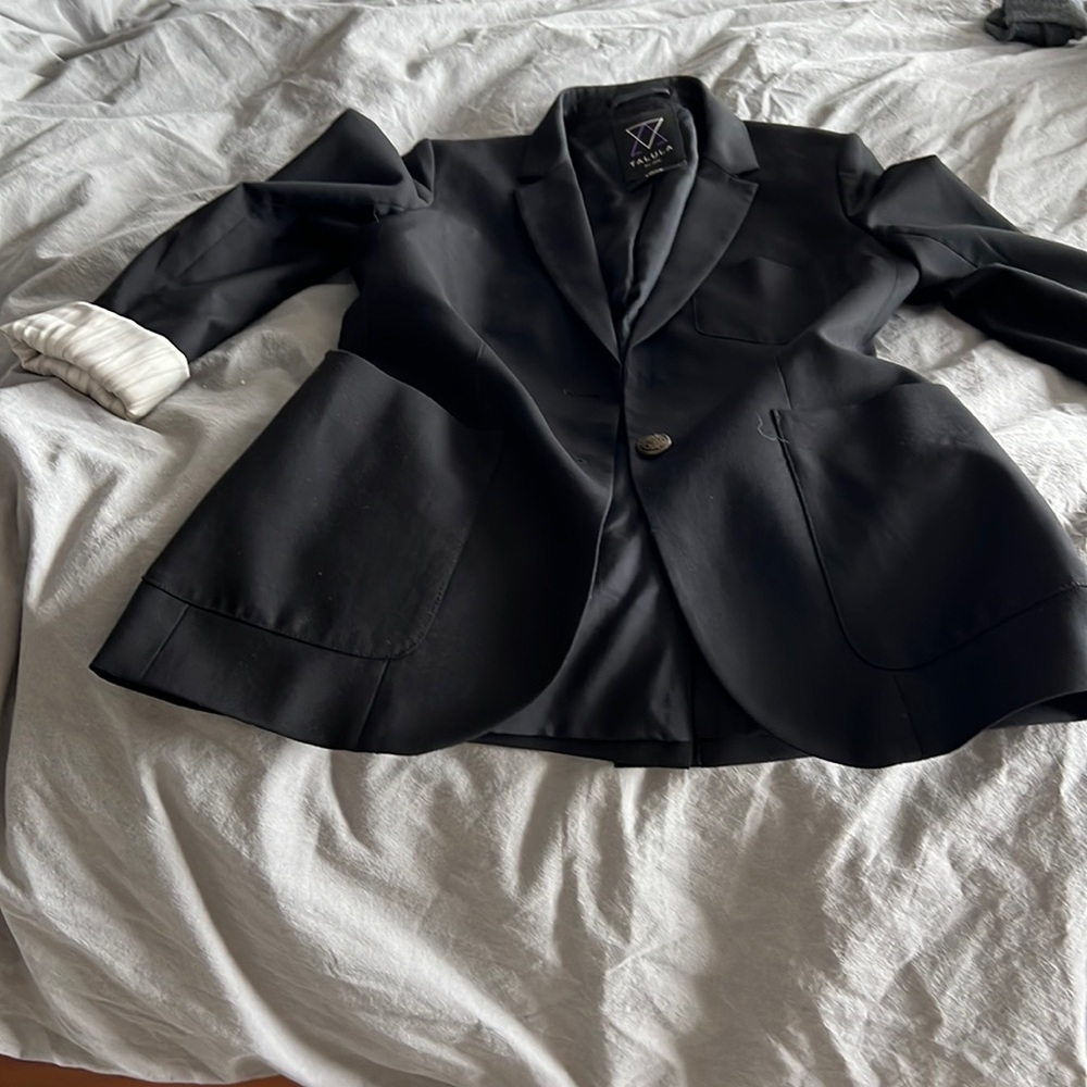 Aritzia Talula Blazer - Size 4